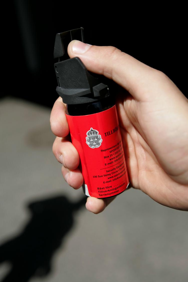 Peberspray i hjemmet er tilladt i Frankrig og Tyskland - i vores naboland må den dog kun bruges mod angribende dyr. Rasmus Baaner/POLFOTO