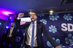 Sverigedemokraternes leder, Jimmie Åkesson, kunne i går glæde sig over, at partiet får et ekstra mandat, efter at der var talt forkert op, så partiet nu har 63 pladser i Riksdagen. Anders Wiklund/AP