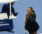 Serena Williams var næsten konstant i diskussion med dommer Ramos under US Open-finalen. Det kostede blandt andet amerikaneren et point. Greg Allen/AP