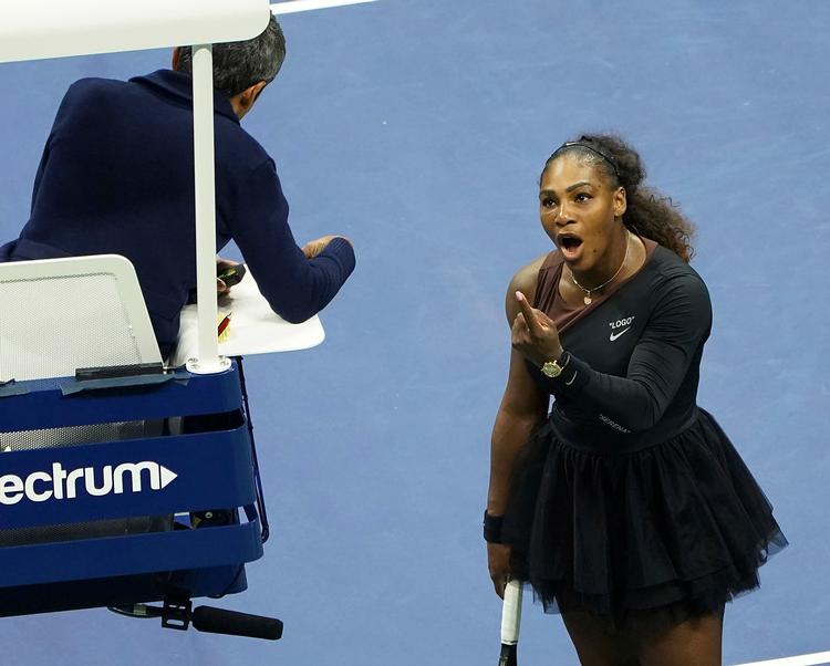 Serena Williams var næsten konstant i diskussion med dommer Ramos under US Open-finalen. Det kostede blandt andet amerikaneren et point. Greg Allen/AP