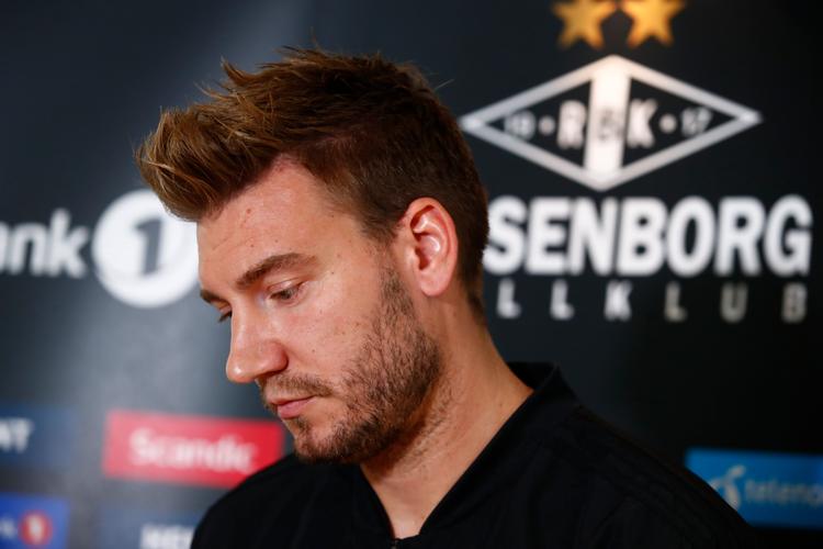Efter at være tilbage i Tronheim har Nicklas Bendtner haft et møde med sin klub, Rosenborg, der er indstillet på at lade ham spille videre, indtil det danske retssystem har fældet dom over ham. Pedersen, Terje/Ritzau Scanpix