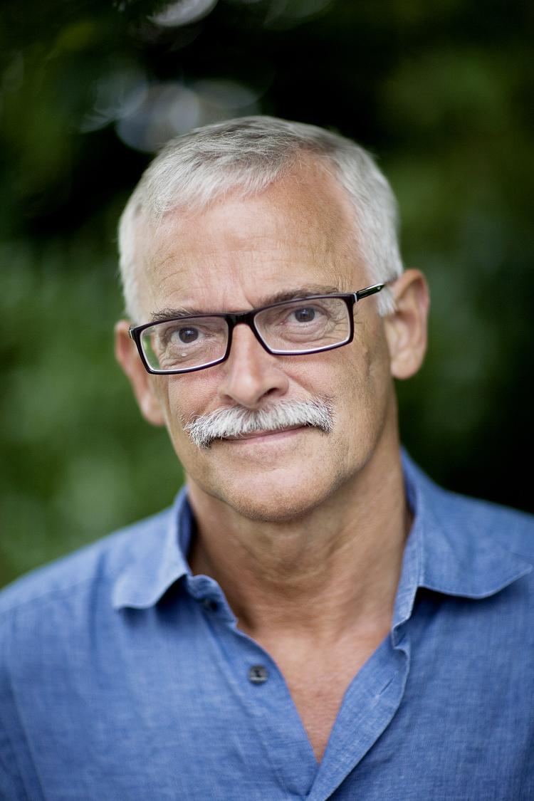 Johannes Riis fortsætter som forlægger på Gyldendal, men han får formentlig mere tid til at være i sommerhuset på Sydsjælland, hvor han her er fotograferet.    Arkivfoto Thomas Borberg