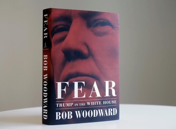 Bogen om USA's præsident Trump og hans lederskab i det hvide hus bliver revet ned af hylderne. Den er skrevet af den anerkendte journalist, Bob Woodward, som med sine artikler var med til at væte en tidligere amerikansk præsident, Richard Nixon.  Mark Lennihan/AP