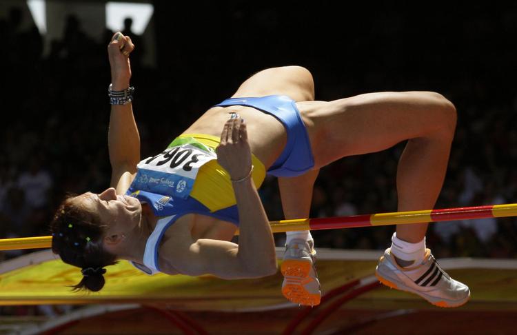 Ukrainske Lyudmila Blonskas positive dopingtest fra OL i Beijing har været med til at udløse en bronzemedalje til britiske Kelly Sotherton. David Phillip/AP