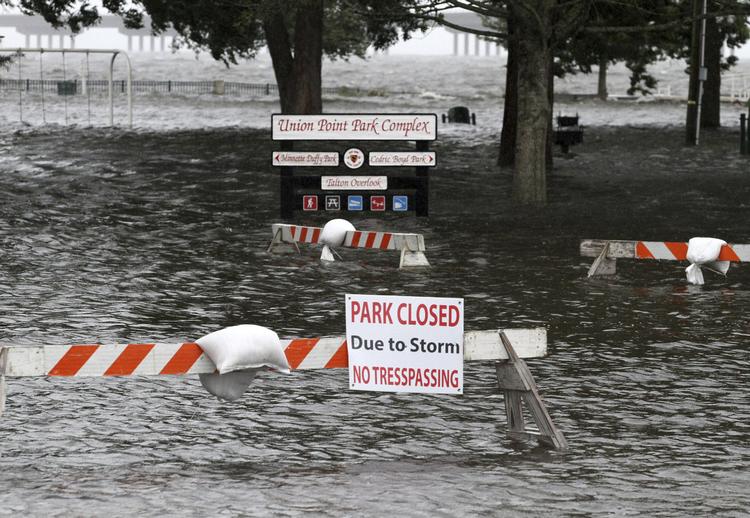 Et område af byen New Bern i North Carolina torsdag 13. september. Stormen Florence er blevet nedgraderet til en kategori-1 orkan, men  ventes alligevel at skabe store ødelæggelser og oversvømmelser. Gray Whitley/AP
