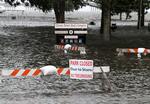 Union Point Park i byen New Bern i North Carolina står under vand. Mange af kystens byer oplever allerede oversvømmelser, og havet forventes under orkanen at stige med op til tre meter. Gray Whitley/AP