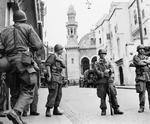 Der blev brugt tortur i konflikten mellem Frankrig og Algeriet, har den franske præsident Emmanuel Macron erkendt. Billedet viser franske soldater i et af Algeriets arabiske kvarterer, 27. maj 1956.
Foto: AP 