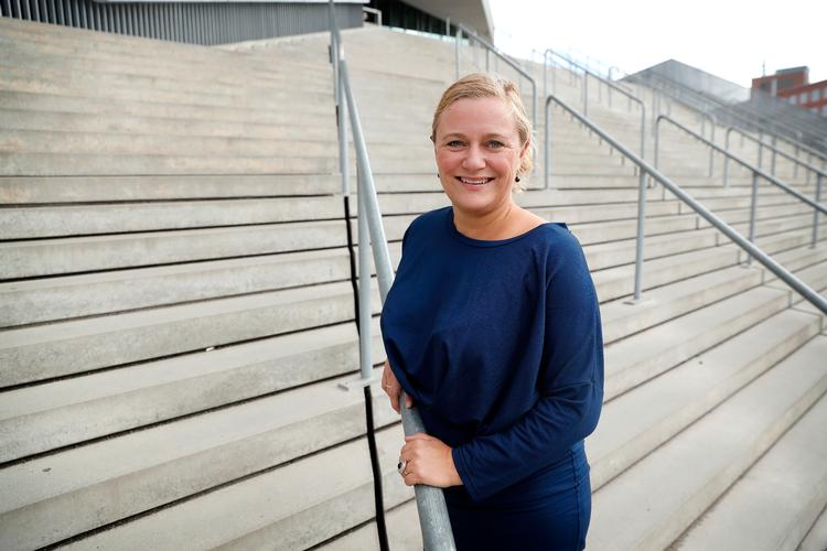 Antropologen Pernille Hjortkjær fra Aarhus sløsede i mange år sine penge væk, men nu har hun styr på økonomien, sparer op og investerer. Jens Dresling/POLFOTO