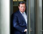 Paul Manafort, Trumps tidligere kampagnechef, da han i februar 2018 kom ud af en retssal i Washington D.C. 
   Pablo Martinez Monsivais/AP