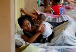 Mindst 150.000 filippinere er evakueret fra deres hjem for at undslippe tyfonen Mangkhut. Frivillige står i kø for at hjælpe, når de mange årlige orkaner og tyfoner fejer ind over landet.  
   Bullit Marquez/AP