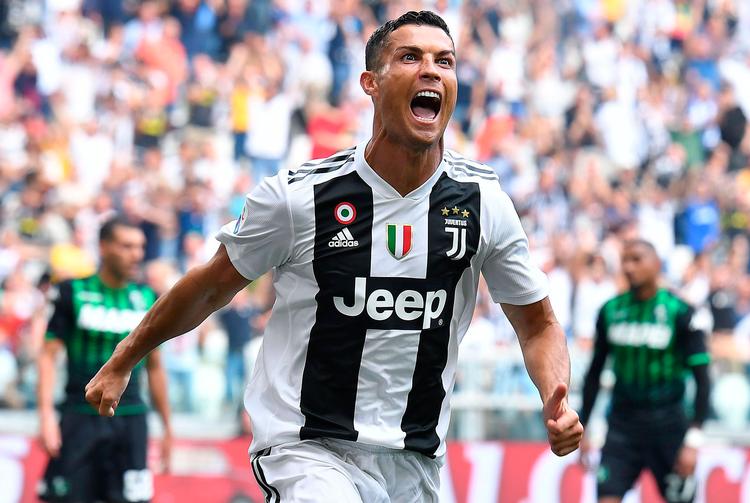 Så fik  Cristiano Ronaldo hul på bylden. Alessandro Di Marco/Ritzau Scanpix