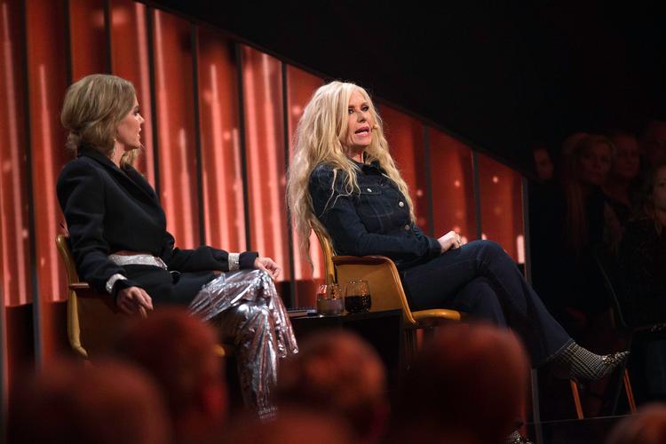 Sanne Solomonsen prøver at tale på en ung måde i DR's nye program 'Live'. Bjarne Bergius Hermansen/DR