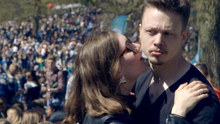 Malou og Alex lever i et åbent forhold i DR's dokumentar-serie.  