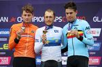 Wout van Aert (t.h.) imponerede ved ugen efter sejren i PostNord Danmark Rundt at erobre bronze ved europamesterskaberne i Glasgow. Her ses han sammen med den italienske guldvinder Matteo Trentin og nr. 2 hollænderen Mathieu van der Poel. John Walton/AP