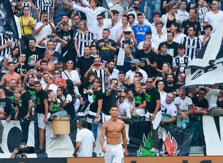 Cristiano Ronaldo var lettet efter sine to mål mod Sassulo. Næste skridt i Juventus-trøjen er Champions League. Andrea Di Marco/AP