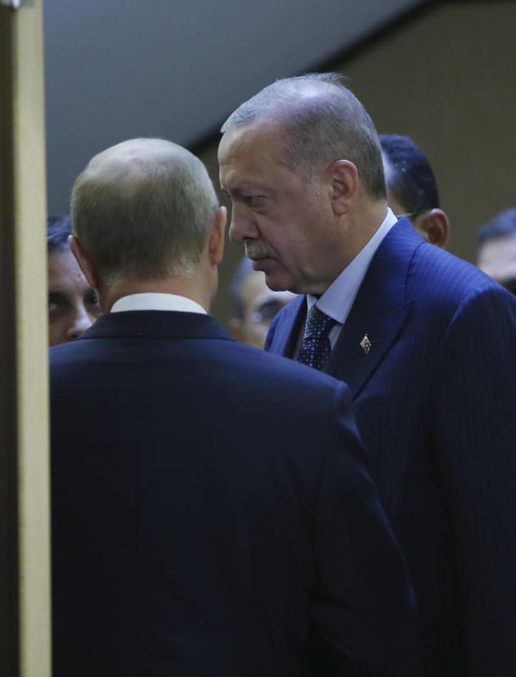 Putin og Erdogan forud for mandagens pressemøde i Sochi, hvor de to ledere blev enige om at etablere en 15-25 km bred demilitariseret zone omkring Idlib. AP