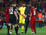 Liverpooltræner Jürgen Klopp var glad for at have sendt Roberto Firmino (th.) på banen. Dave Thompson/AP