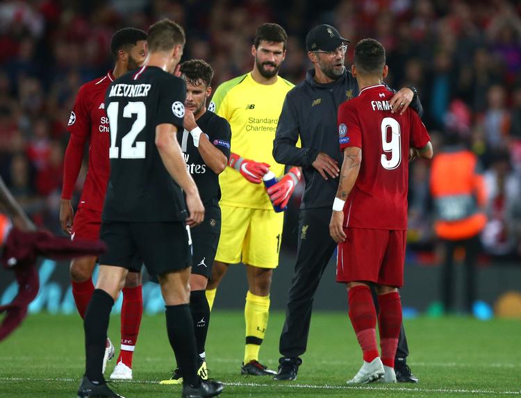 Liverpooltræner Jürgen Klopp var glad for at have sendt Roberto Firmino (th.) på banen. Dave Thompson/AP