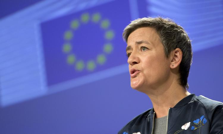 
    Margrethe Vestager har taget første skridt il en en skattesag mod Nike. 
   Virginia Mayo/AP