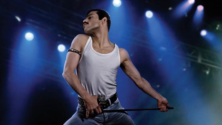 Rami Malek spiller hovedrollen som Freddie Mercury i 'Bohemian Rhapsody'.  