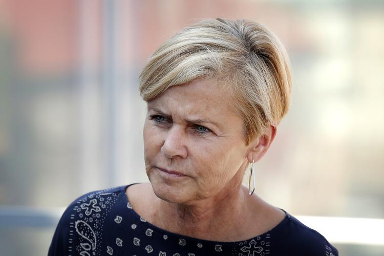 I DR's nye public service-kontrakt står der, at DR skal engagere sig i dansksprogede film. Men der er intet, der forhindrer tv-stationerne i at investere i film, de er på et andet sprog end dansk, siger kulturminister Mette Bock.
   Arkivfoto Jens Dresling