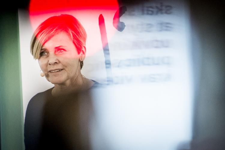 Kulturminister Mette Bock (LA) har flere gange betonet, at hun først og fremmest går efter et mindre DR, som dog skal være et »smalt fyrtårn«. Hun kalder spareplanen, som DR løftede sløret for tirsdag, for »visionær«. Asger Ladefoged/Ritzau Scanpix