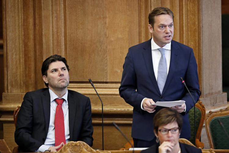 Mads Fuglede (tv.) erstatter Marcus Knuth på udlændingeområdet.
   Jens Dresling/POLFOTO