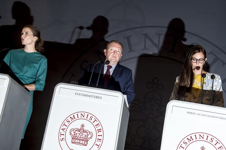 Sundhedsminister Ellen Trane Nørby, statsminister Lars Løkke Rasmussen samt børne- og socialminister Mai Mercado præsenterer regeringens psykiatriudspil "vi løfter i fællesskab" i Spejlsalen i Statsministeriet i København, fredag den 21. september 2018. Mads Claus Rasmussen/Ritzau Scanpix