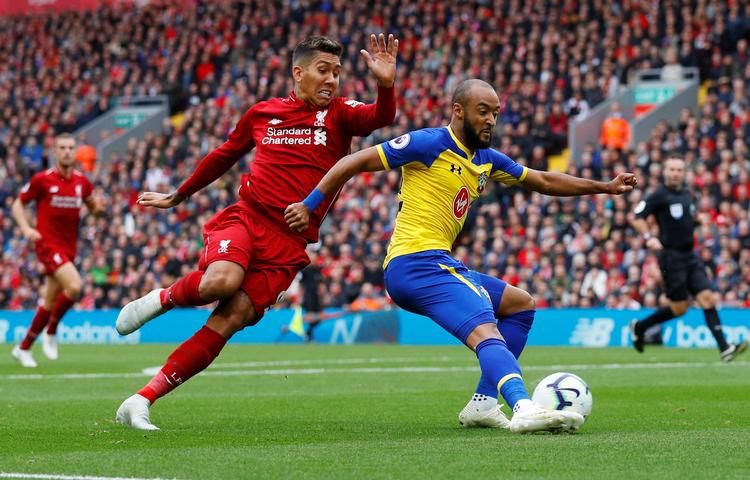 Liverpools Roberto Firmino praktiserede lørdag i den grad den aggressive stil, som manager Jürgen Klopp helst ser hos sine spillere. Phil Noble/Ritzau Scanpix