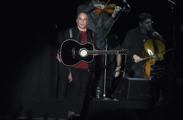Paul Simon under sin sidste koncert på sin sidste turne. Han sluttede hjemme i Queens, hvor han voksede op.   Evan Agostini/AP