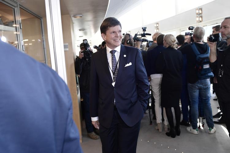 Andreas Norlén er blevet formand for den svenske riksdag - og dermed den mand, der skal lede arbejdet med at finde en ny regering i den svenske version af en dronningerunde. 11610 Stina Stjernkvist/tt/Ritzau Scanpix