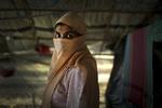 Denne kvinde, der er mor til to børn, siger, at hun er en af de mange, som er blevet voldtaget af burmesiske sikkerhedsstyrker.
 Wong Maye-e/AP