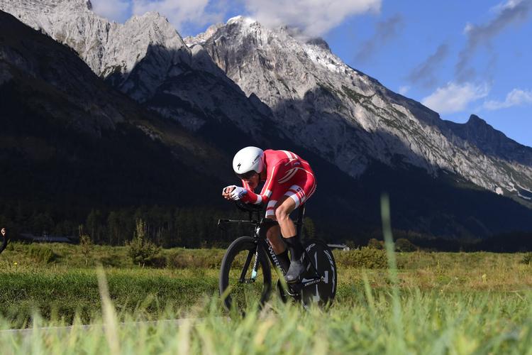 Mikkel Bjerg på vej mod guldtriumfen i Østrig. Nu har den dobbelte danske verdensmester endnu to termpoopgaver i denne sæson. Foto: Innsbruck-Tirol 2018/BettiniPhoto. 