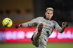 Brøndbys målmand Marvin Schwabe fejlbedømmer bolden og sparker et hul i luften under superligakampen mellem AGF og Brøndby IF på Ceres Park i Aarhus. Tyskeren så ikke for godt ud ved to af AGFs mål i 3-2-nederlaget. Bo Amstrup/Ritzau Scanpix