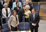 Stefan Löfven vidste godt, hvor det bar henad allerede inden afstemningen. Ved siden af ham står leder af Miljöpartiet, Isabella Lövin. 10040 Anders Wiklund/tt/Ritzau Scanpix