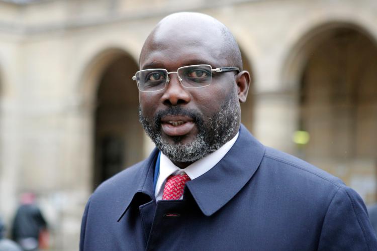 Præsident George Weah har et problem. Eller mindst 600 millioner af slagsen, mener nogle efter afsløringen af, at en containerfuld pengesedler kunne blive væk.. Francois Mori/AP
