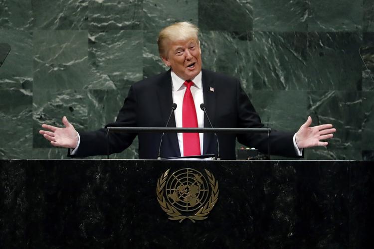 »Jeg vil takke Kim for hans mod og de skridt, han har taget. Men der er stadig meget at gøre. Sanktionerne vil forblive på plads, til nedrustningen er gennemført«, siger den amerikanske præsident. Richard Drew/AP