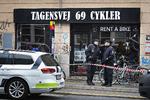 Politiet har i dag været til stede ved denne cykelbutik på Tagensvej i forbindelse med de to terroranholdelser.
   Martin Lehmann/POLFOTO