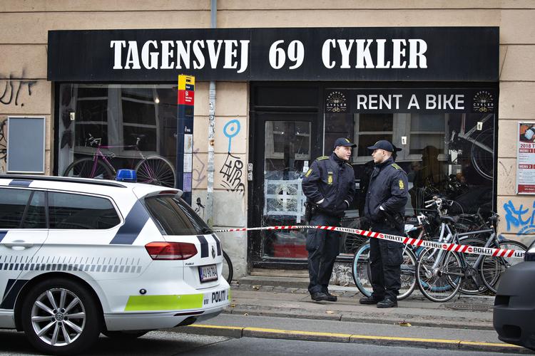 Politiet har i dag været til stede ved denne cykelbutik på Tagensvej i forbindelse med de to terroranholdelser.
   Martin Lehmann/POLFOTO