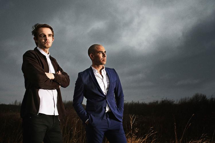 Mads Aagaard (t.v.) og Abdel Aziz Mahmoud er værter i 'Shitstorm' på P1.  DR