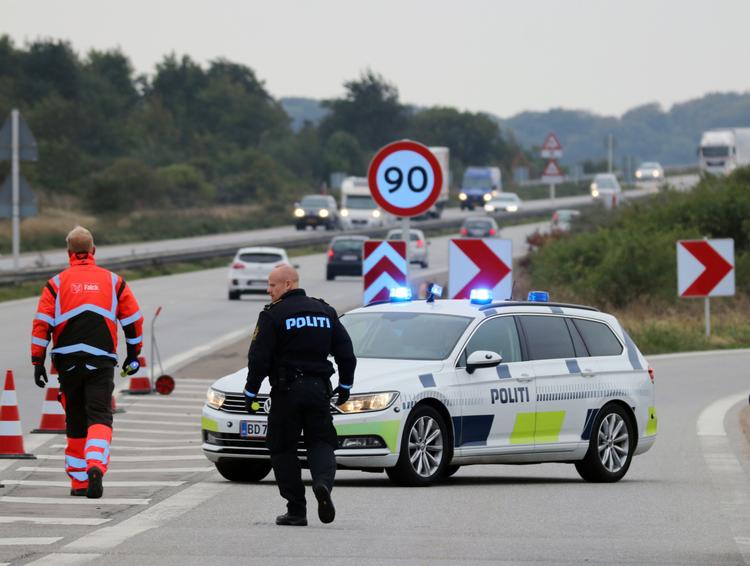  Bevæbnede gerningsmænd befriede onsdag formiddag befriet en indsat, der var i behandling på Nykøbing F. Sygehus.  Mathias Øgendal/Ritzau Scanpix