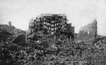 Tyskernes angreb på naboerne tvang de allierede til bl.a. at bombe militære mål i byer som her Hamborg, der fotograferet efter et luftangreb i november 1943. /AP
