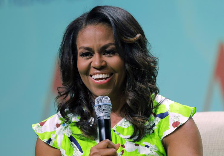 Michelle Obama rider på en bølge af succes og drager snart på rockstjerneturné for at promovere sin bog, ’Becoming’.  Gerald Herbert/AP