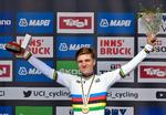 Nu har den fænomenale 18-årige belgier Remco Evenepoel to regnbuetrikoter efter sin suveræne triumf i juniorernes linjeløb. Herbert Neubauer/Ritzau Scanpix