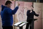 Kim Kielsen fra Siumut i debat med Sara Olsvig fra IA under valgkampen. 
   Louise Herrche Serup/POLFOTO