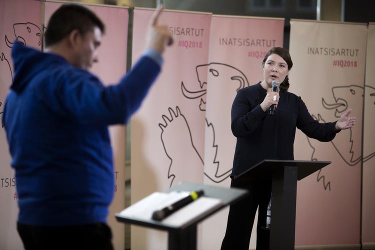 Kim Kielsen fra Siumut i debat med Sara Olsvig fra IA under valgkampen. 
   Louise Herrche Serup/POLFOTO