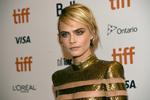 Cara Delevingne er en af mange, der på Twitter skriver, hvorfor hun ventede længe med at stå frem med sin fortælling om at blive udsat for seksuelt overgreb.  Foto: Chris Pizzello/Invision/AP
   Chris Pizzello/AP