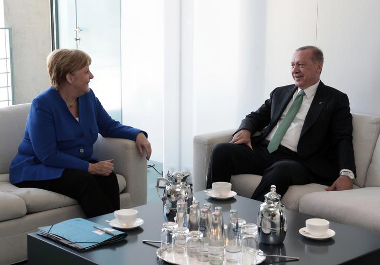 Den tyske kansler, Angela Merkel, og den tyrkiske præsident, Recep Tayyip Erdogan, i løbet af det tre dage lange tyrkiske statsbesøg i Tyskland. /AP