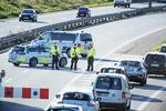 Politiet spærrede veje, broer, tog og færger fredag i jagten på tre personer, der kædes sammen med alvorlig kriminalitet. Claus Bech/Ritzau Scanpix
