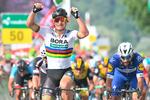 Peter Sagan har vist regnbuetrikoten frem på fornemste måde - som her ved sejren på 2. etape i årets Tour de France. Gian Ehrenzeller/AP
